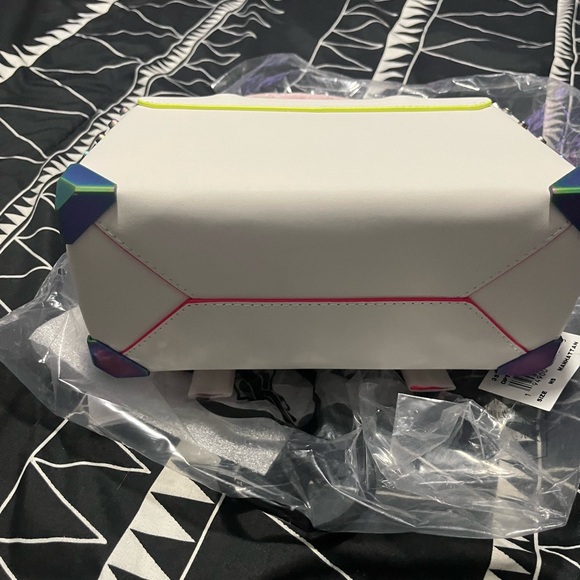 Michael Kors White Manhattan Bag - Picture 3 of 5